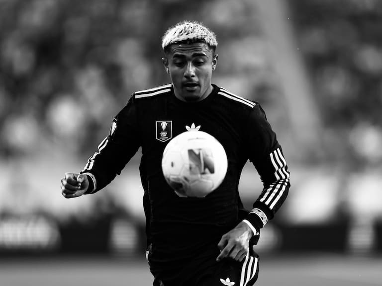 Julián Araujo fuera del Mundial 2026