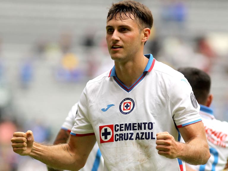 Santiago Gimenez sigue haciendo historia en Cruz Azul