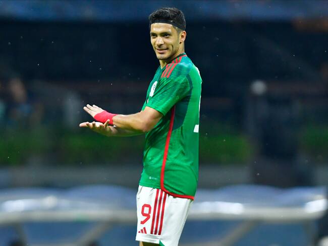 Raúl Jiménez, de la élite en la Premier a ser abucheado en casa