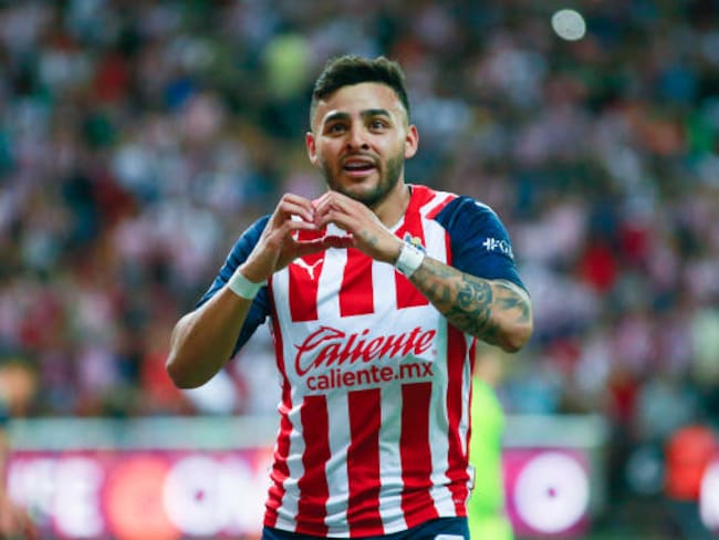 Alexis Vega revela lo que hizo para poder seguir jugando en Chivas