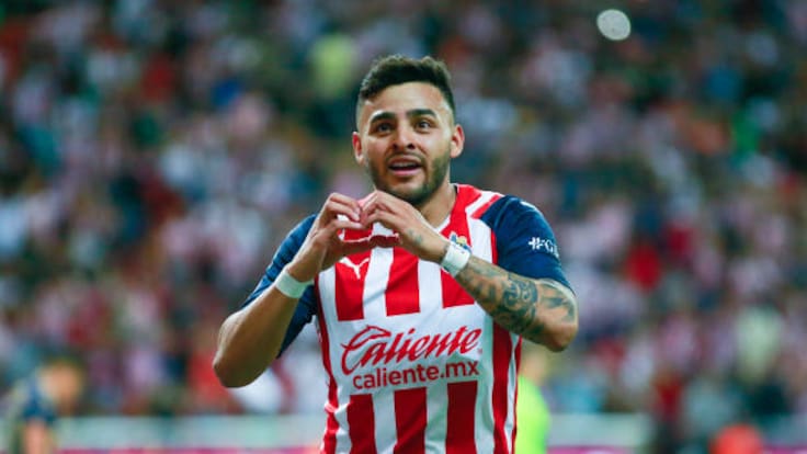 Alexis Vega revela lo que hizo para poder seguir jugando en Chivas