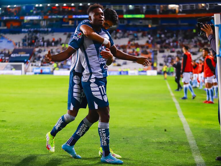Pachuca derrota a los Gallos