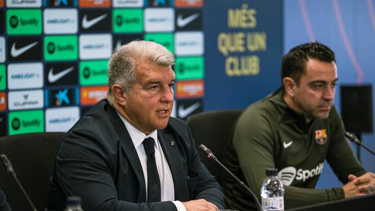 Barcelona y Joan Laporta celebran la permanencia de Xavi como entrenador