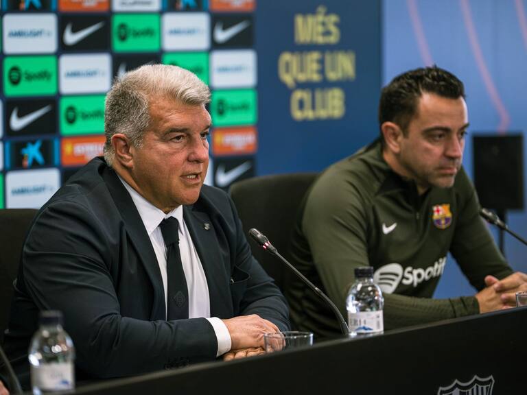 Barcelona y Joan Laporta celebran la permanencia de Xavi como entrenador