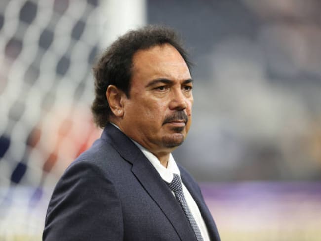 Hugo Sánchez no contiene las lágrimas al despedir a Fernando Valenzuela