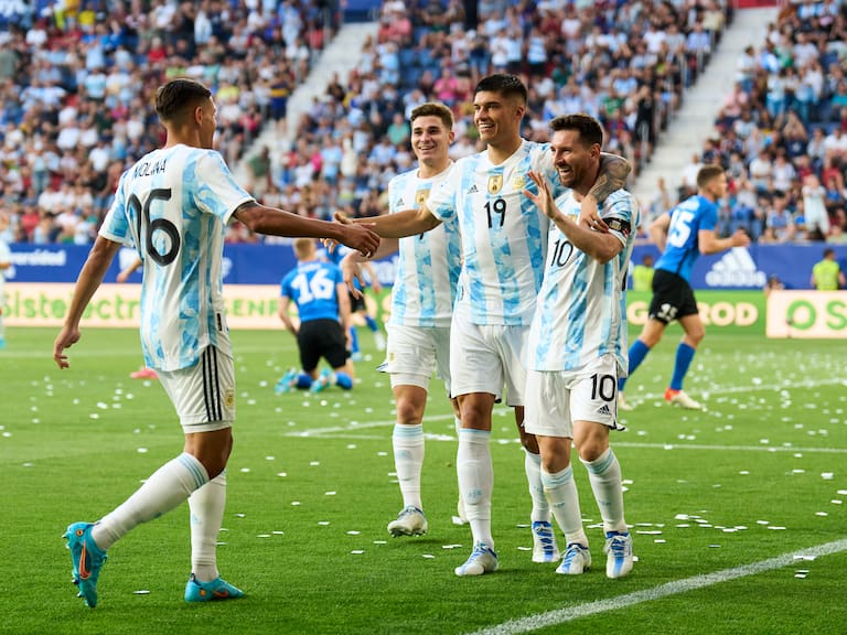Messi metió los 5 goles de Argentino