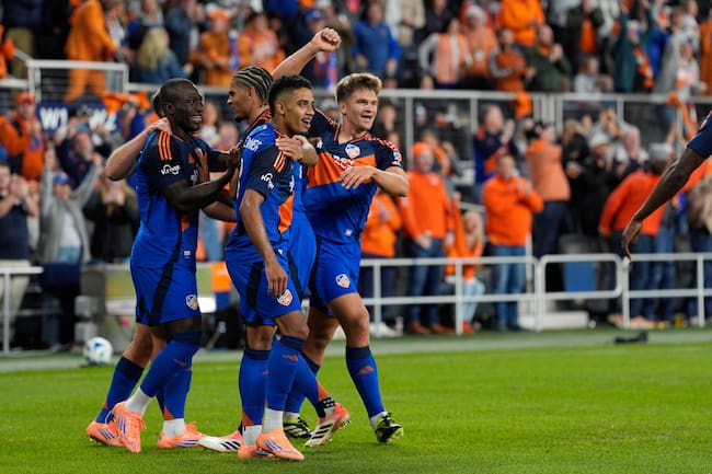 Playoffs de la MLS Cup contra Columbus Crew en el TQL Stadium