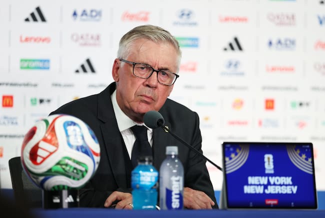 Carlo Ancelotti en la conferencia de prensa después de la derrota ante Noruega