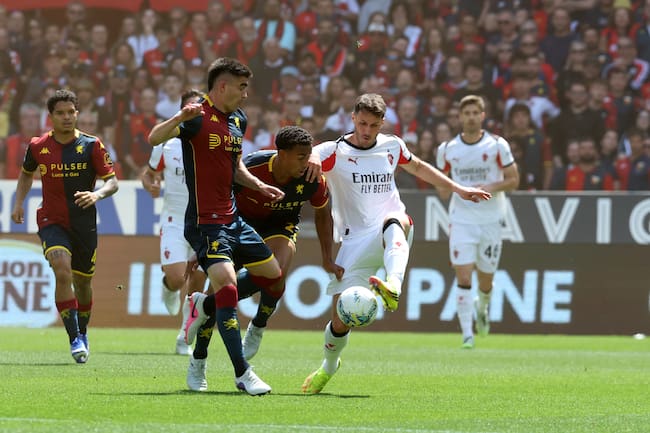 Johan Vázquez y Santiago Giménez