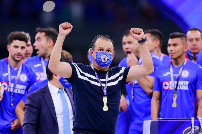 Juan Reynoso, campeón con Cruz Azul