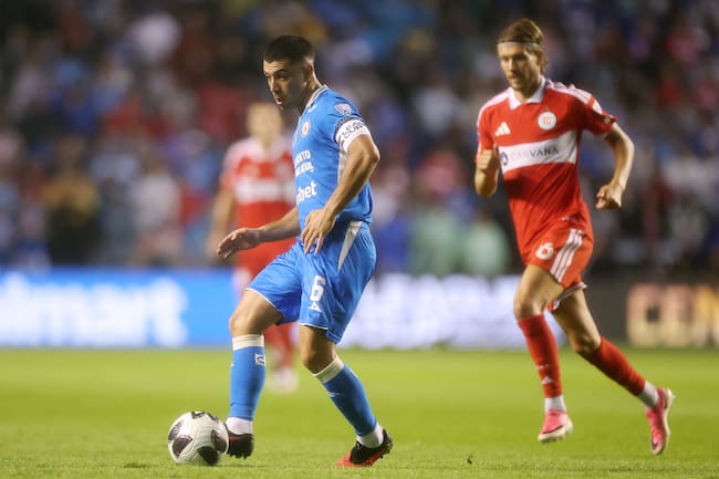 Erik Lira contra Chicago Fire en la Leagues Cup