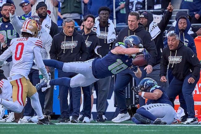 Los 49ers vencieron a los Seahawks con una jugada polemica