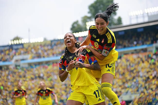 Scarlett Camberos festeja con el América
