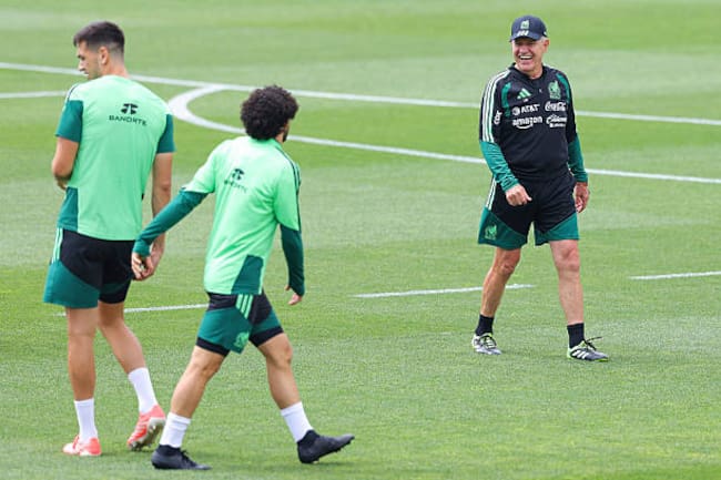 Javier Aguirre dirigiendo a la Selección Mexicana