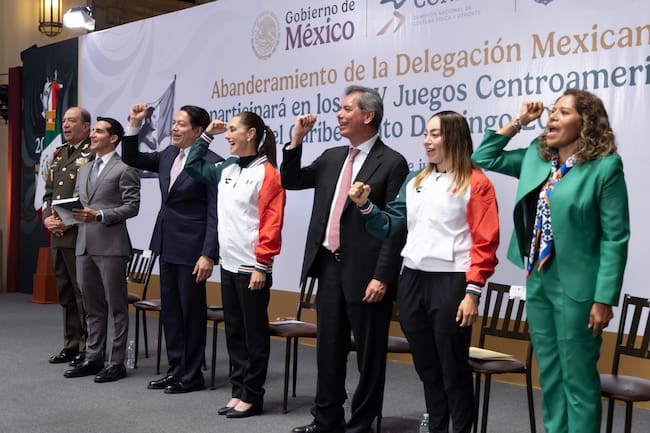 Claudia Sheinbaum abanderó a la delegación mexicana rumbo a Juegos Centroamericanos y del Caribe / FOTO: @Claudiashein