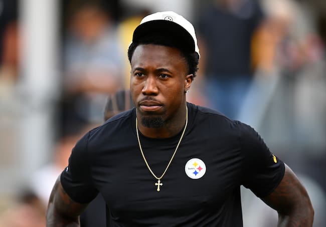 El esquinero todavía no ha jugado en la actual temporada porque no llegó a un acuerdo con los Steelers
