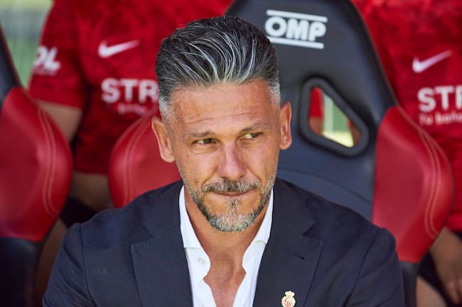 Demichelis dirgiendo frente al Mallorca