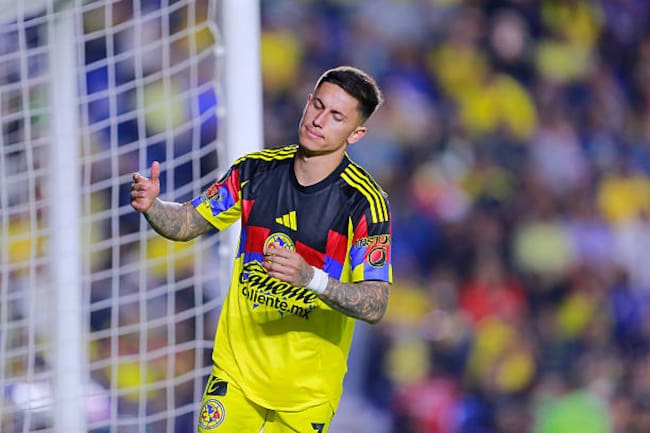 Brian Rodríguez jugando con América