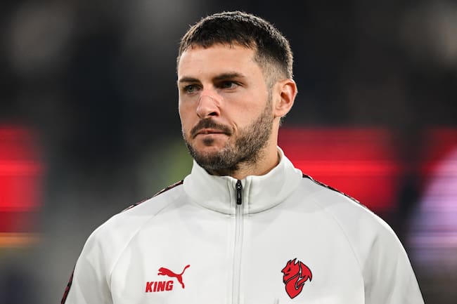 Santiago Giménez con el Milan