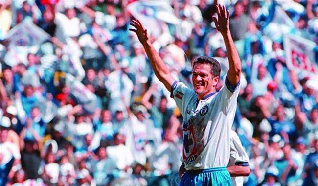 Carlos Hermosillo en 1997. Foto: Getty Images