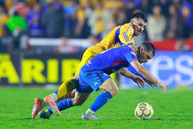 Ángel Correa y Erik Lira