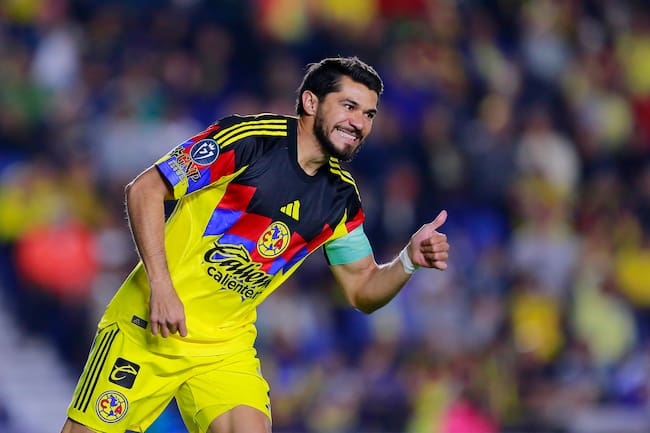 Henry Martín del Club América reacciona durante el partido de la CONCACAF Champions Cup entre América y C.D. Olimpia en el Estadio Ciudad de los Deportes el 11 de febrero de 2026