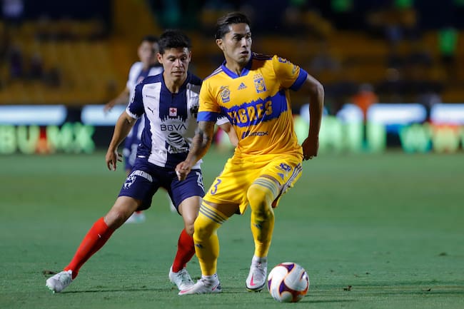 Carlos Salcedo con Tigres