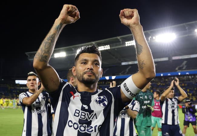 Festejo de Jesus Corona tras vencer a las Águilas