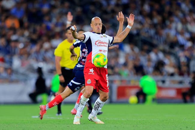 Chivas jugando ante Rayados