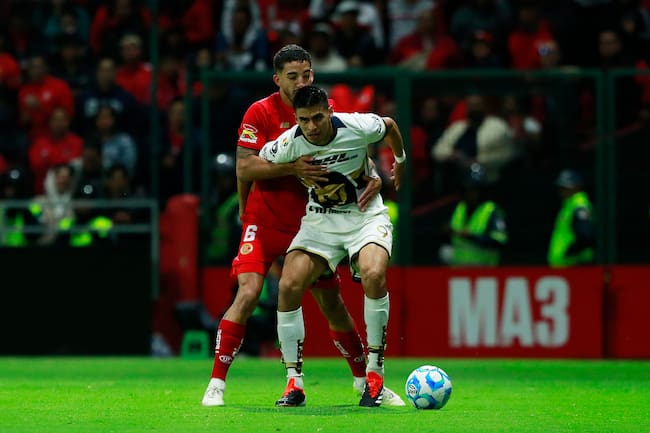 Guillermo Martinez de Pumas and Andres Pereira de Toluca