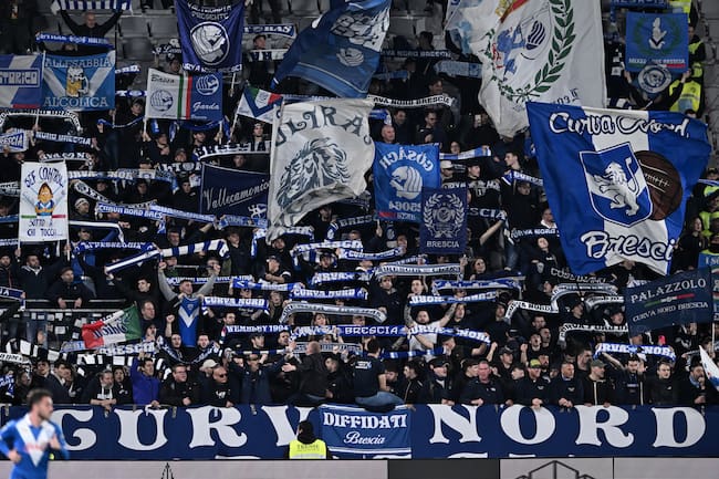 Fans de Brescia Calcio en el Estadio Alberto Picco