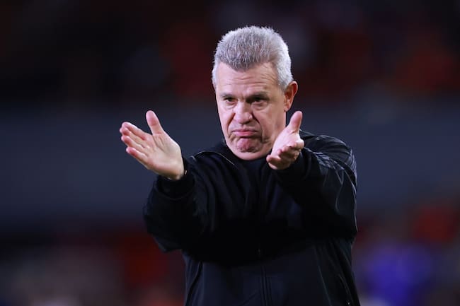 Javier Aguirre dirigiendo a la Selección Mexicana en amistoso