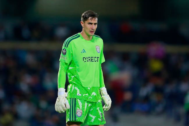 Pablo Sisniega con la camiseta de San Diego
