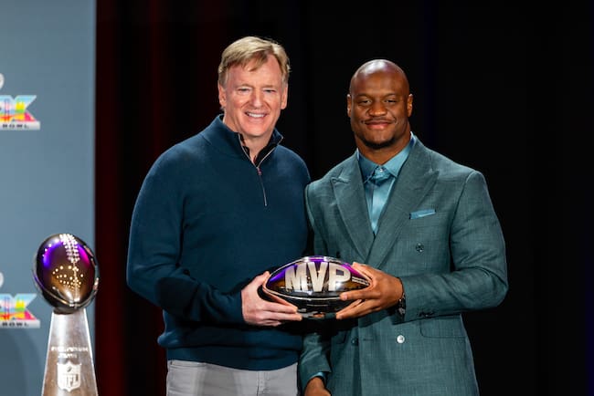 Roger Goodell y Kenneth Walker