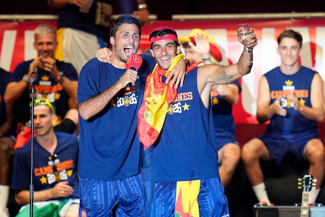 Rodri y Ferran Torres en los festejos de España