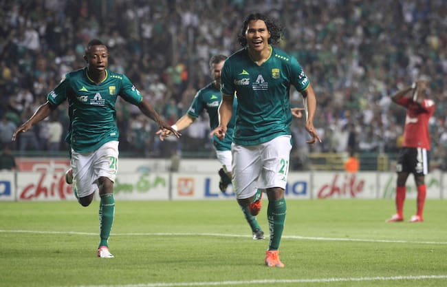 Festejo de Gullit Peña contra Tijuana en 2012