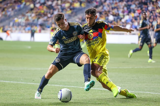 Cavan Sullivan y Sebastián Cáceres en el Subaru Park en octavos de final de ida de la concachampions