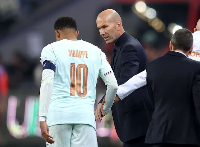 Mbappé salió lesionado al minuto 59