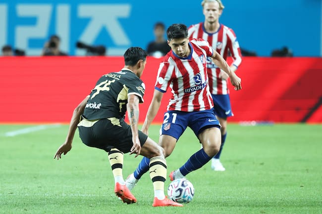 Obed Vargas en el último juego de preparación ante el Manchester City