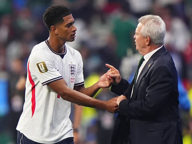 Javier Aguirre con Jude Bellingham