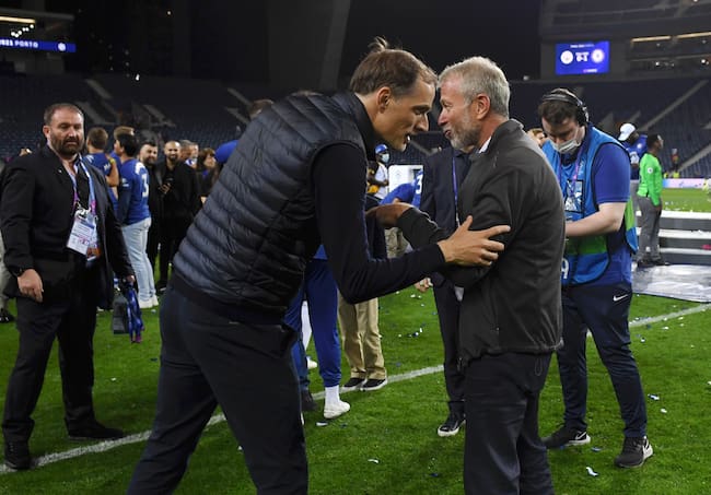 Thomas Tuchel hablando con Abramovich