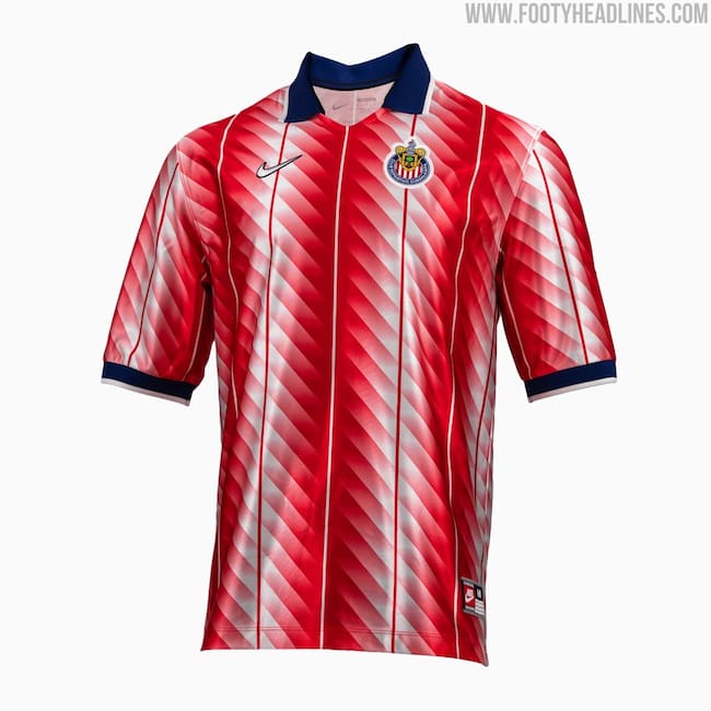 Jersey de Chivas / FOTO: @Footy_Headlines