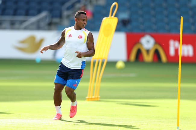 Jáminton Campaz entrenando con la Selección de Colombia