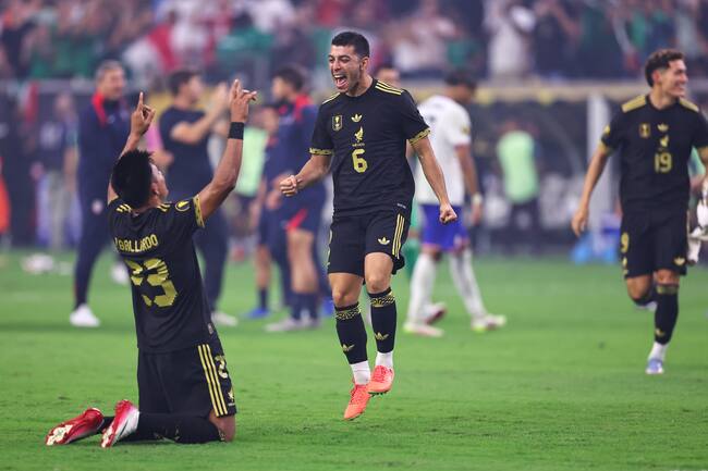 Erik Lira con la Selección Mexicana