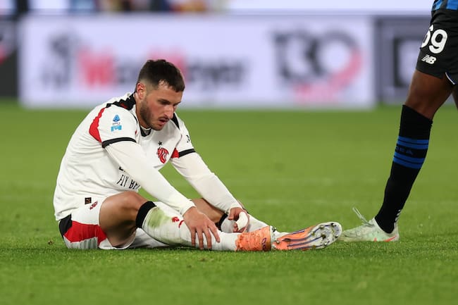 Santiago Giménez con el Milan