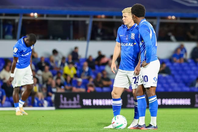 Alex Cochrane y Demarai Gray