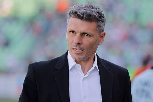 Tano Ortiz dirigiendo a Santos Laguna