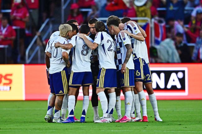 Jugadores del Real Salt Lake previo al inicio del juego contra St. Louis City SC