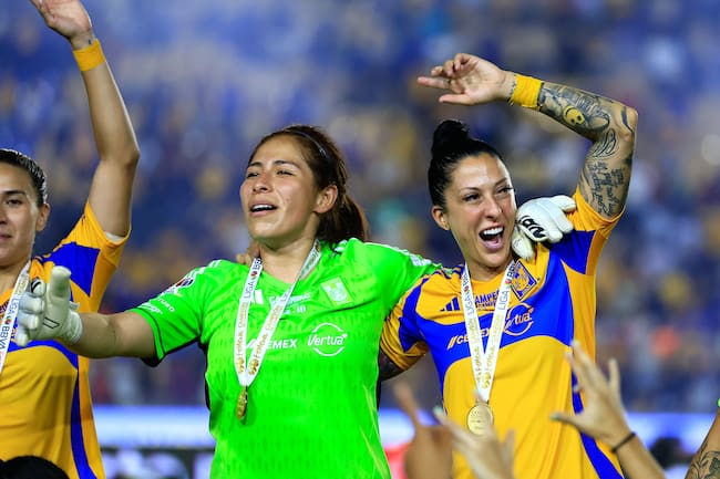 Jenni Hermoso festejando el Campeón de Campeonas