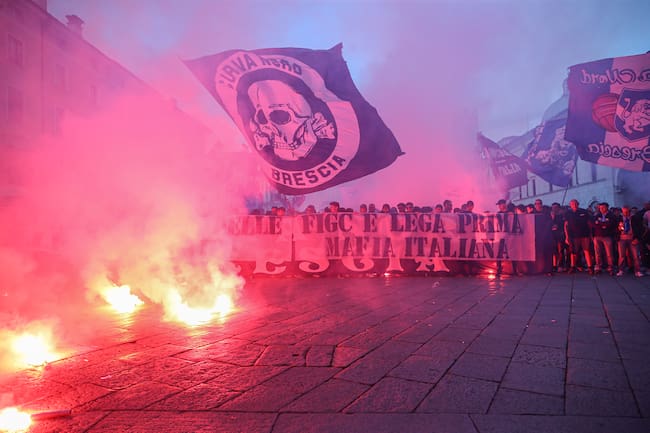 Protesta de los aficionados del club contra el presidente Massimo Cellino